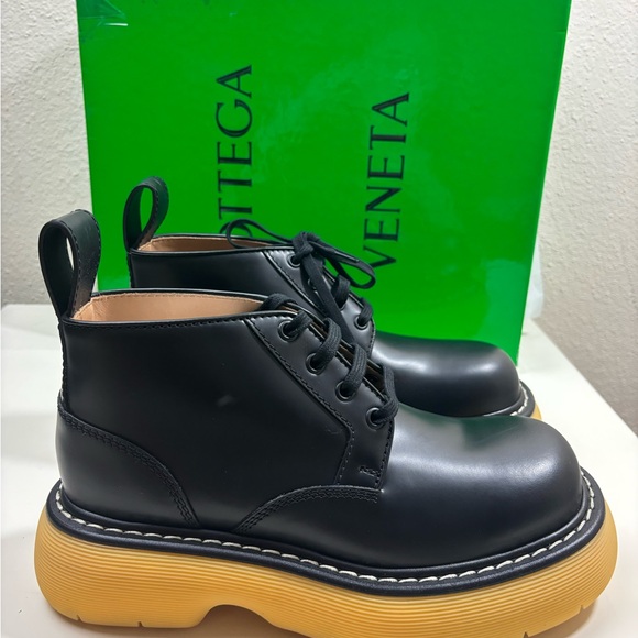 Bottega Veneta Leather The Swell Lace Up Ankle Boots - Picture 3 of 9